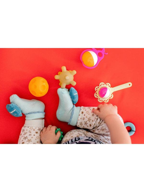 Новогодний подарочный набор для малыша: носочки погремушки + браслетики погремушки «Сказка на Новый Год», новогодняя подарочная упаковка