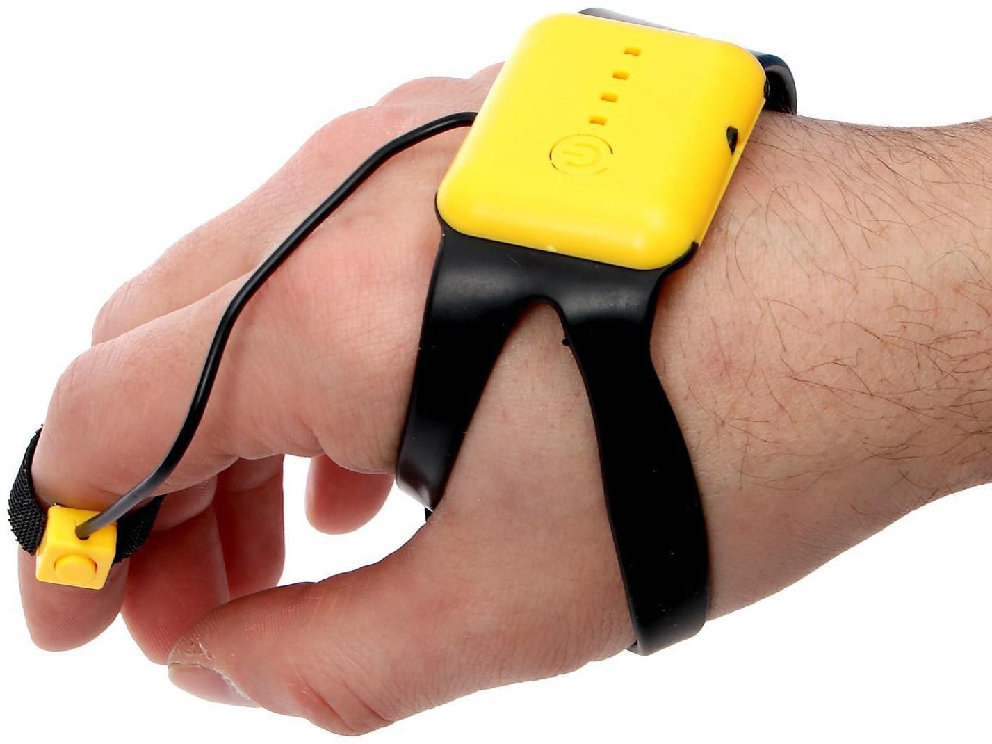 Машина радиоуправляемая MECH, управление жестами, стреляет, 4WD, работает от аккумулятора, цвет чёрный