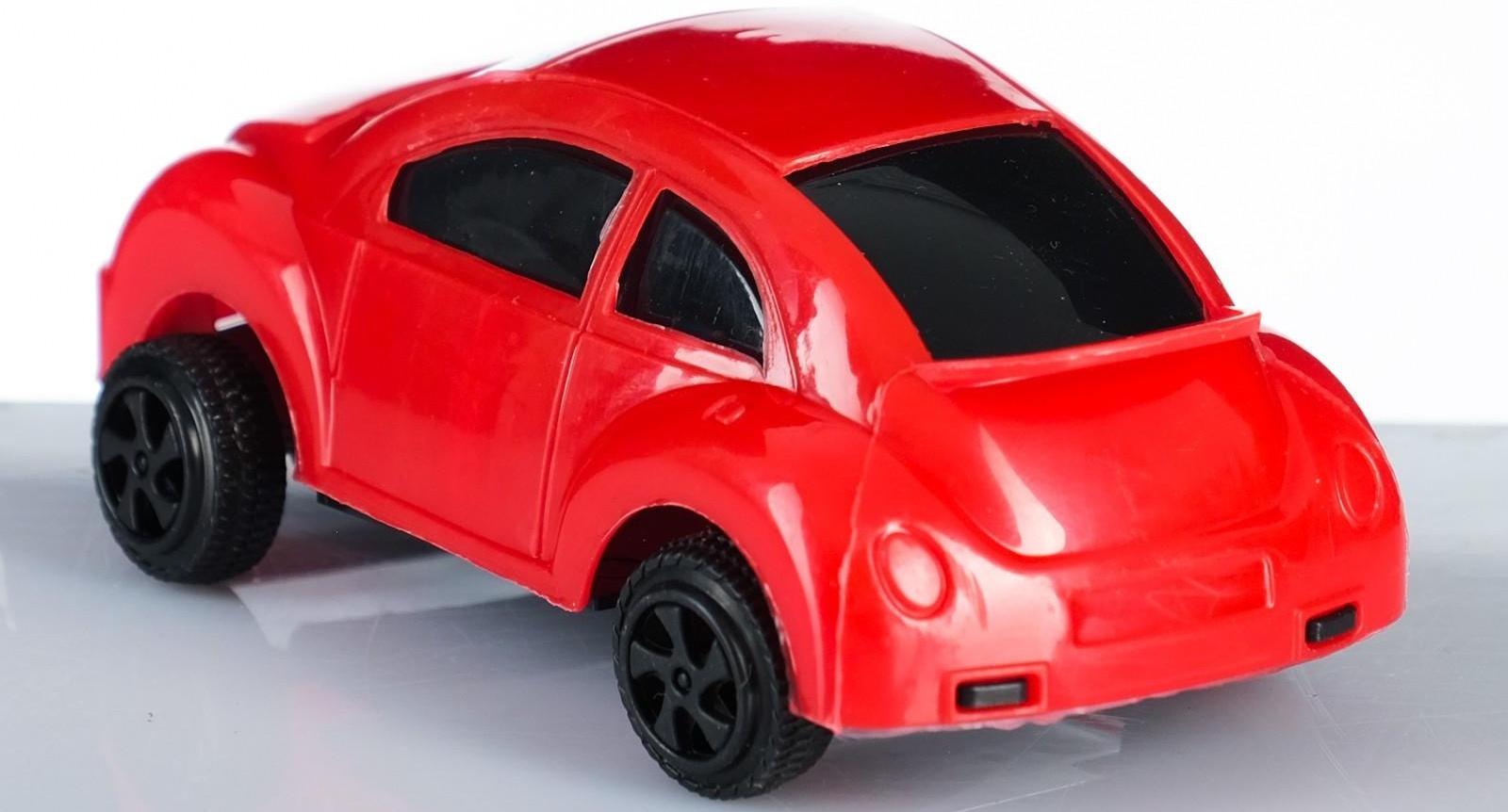 Машина пластмассовая 