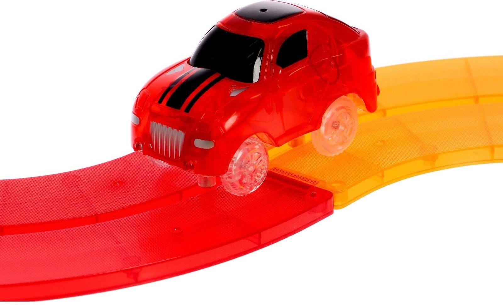 Конструктор магнитный «Магический трек», машинка ездит от батареек, 19 деталей