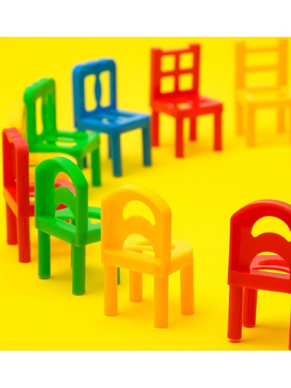 Настольная игра «На 4 ногах», 18 стульев, 8 цветов