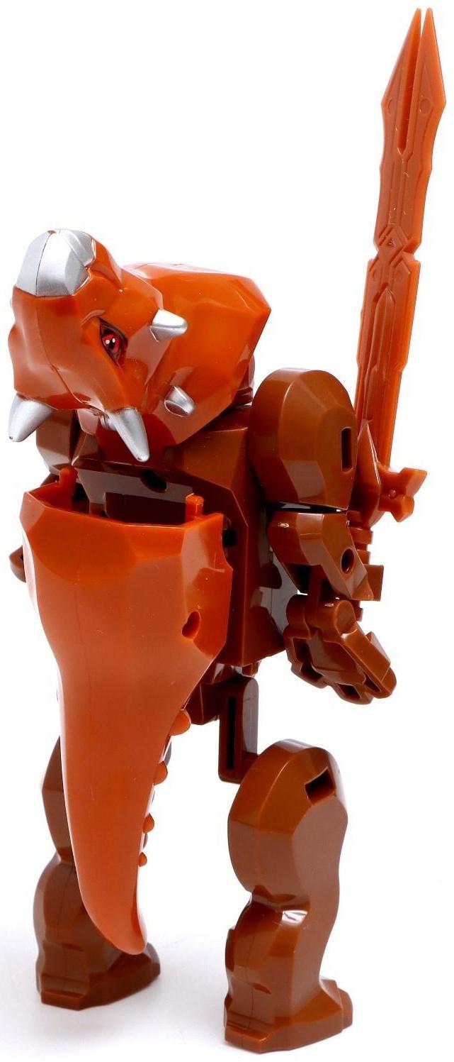 Робот «Динобот», трансформируется