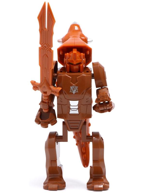 Робот «Динобот», трансформируется