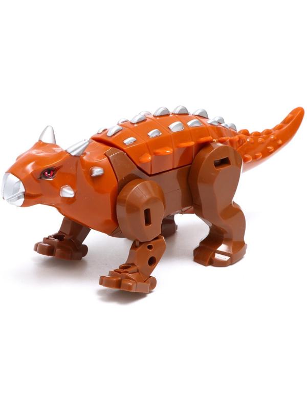 Робот «Динобот», трансформируется