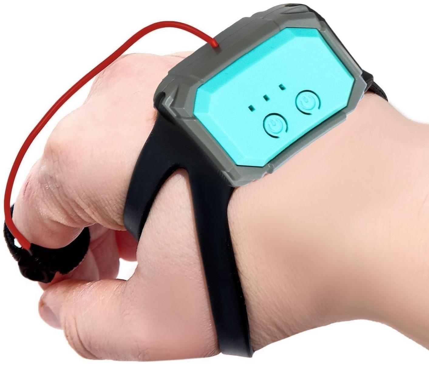 Танк радиоуправляемый Fighter, 4WD, управление жестами, стреляет гелевыми пулями, цвет чёрно-зелёный