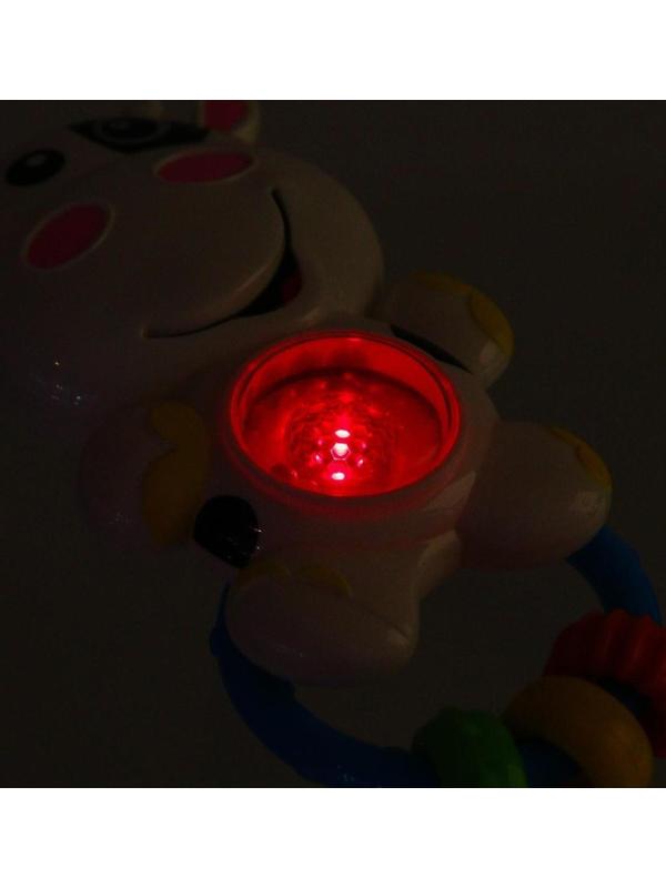 Погремушка со световым эффектом «Коровка»