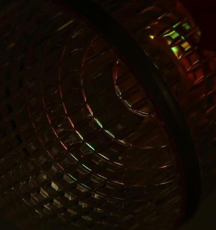 Микрофон, звук, свет, цвет жёлтый