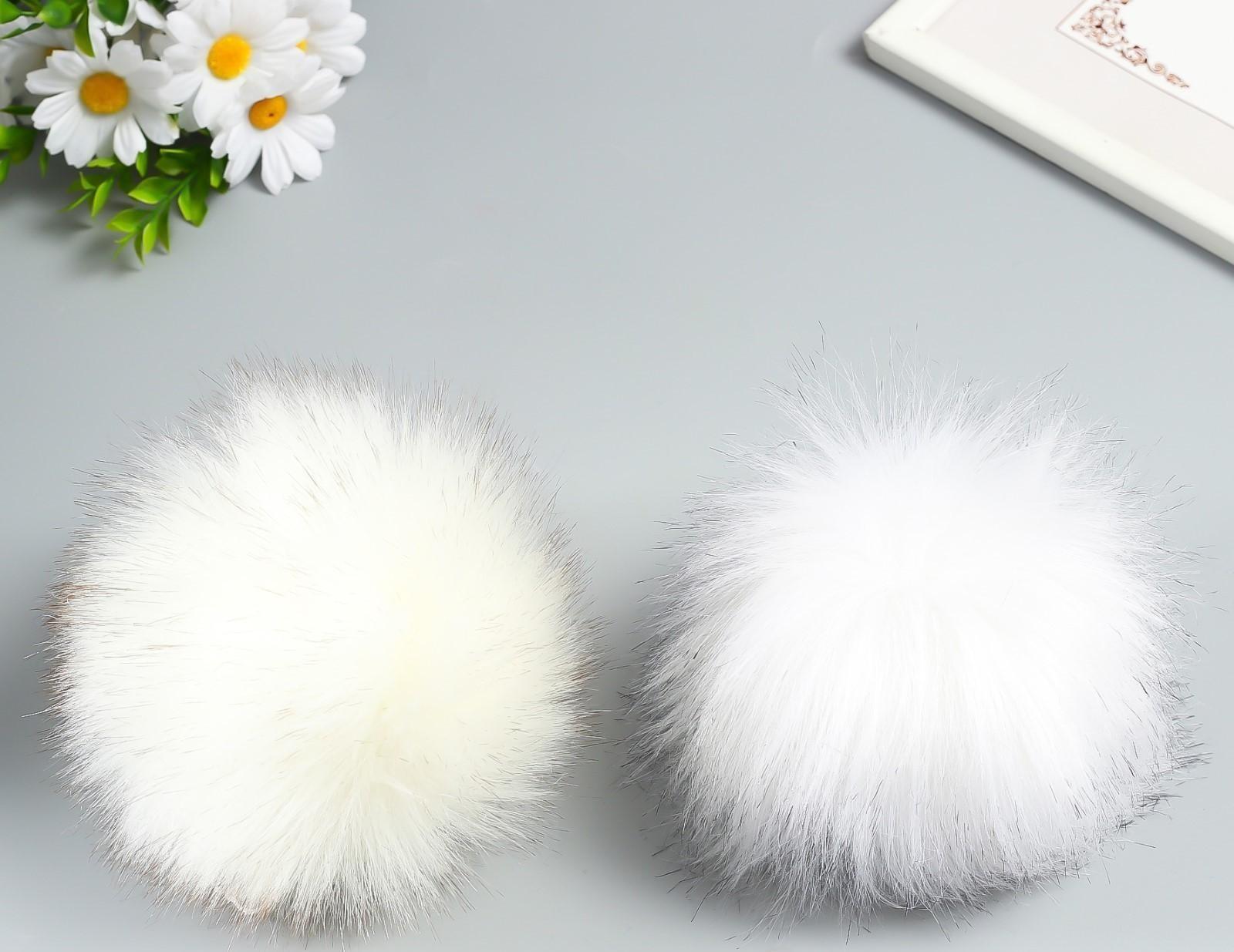 Помпон искусственный мех песец 14 см (33-белый с перышками) МИКС