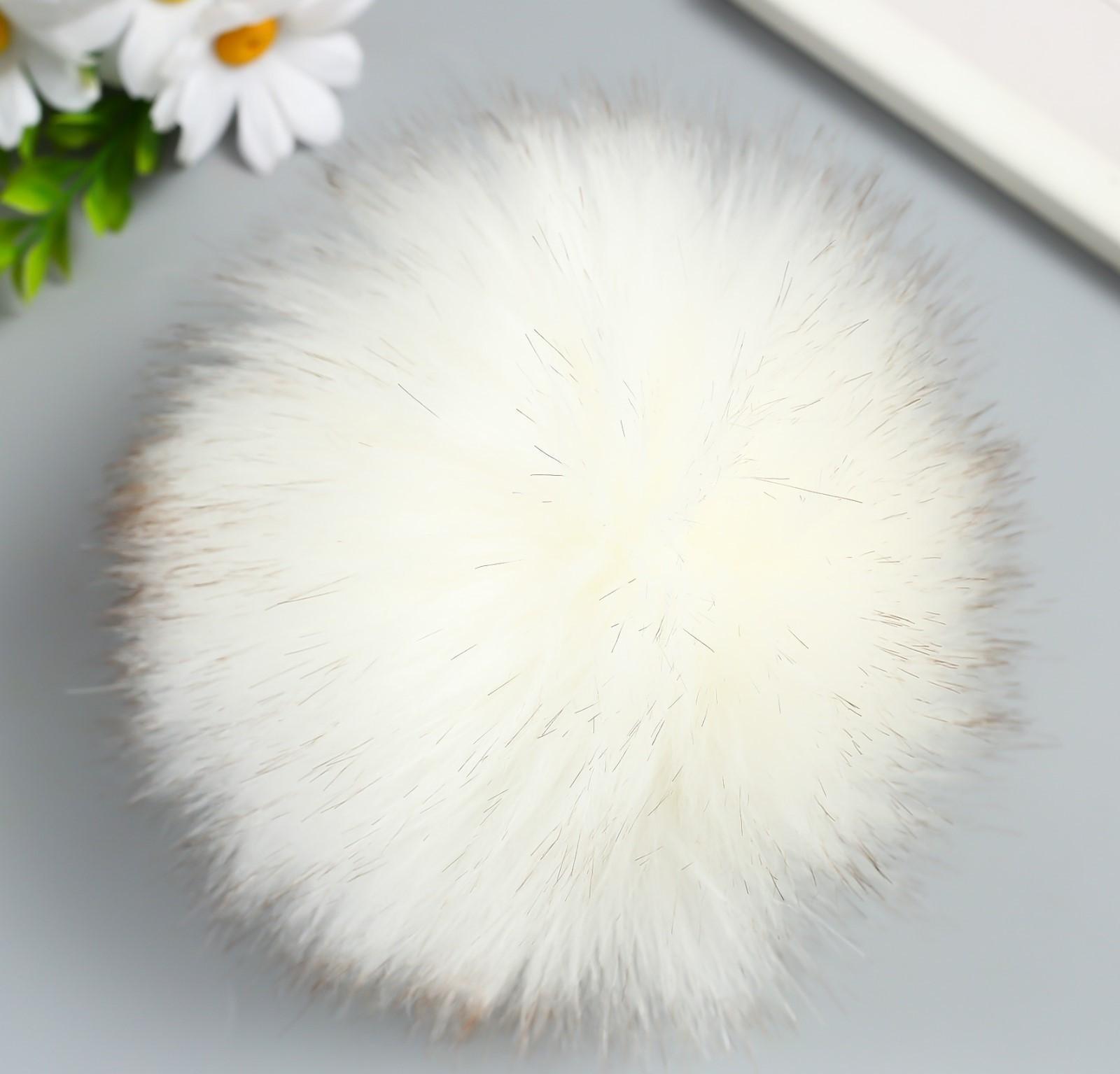 Помпон искусственный мех песец 14 см (33-белый с перышками) МИКС