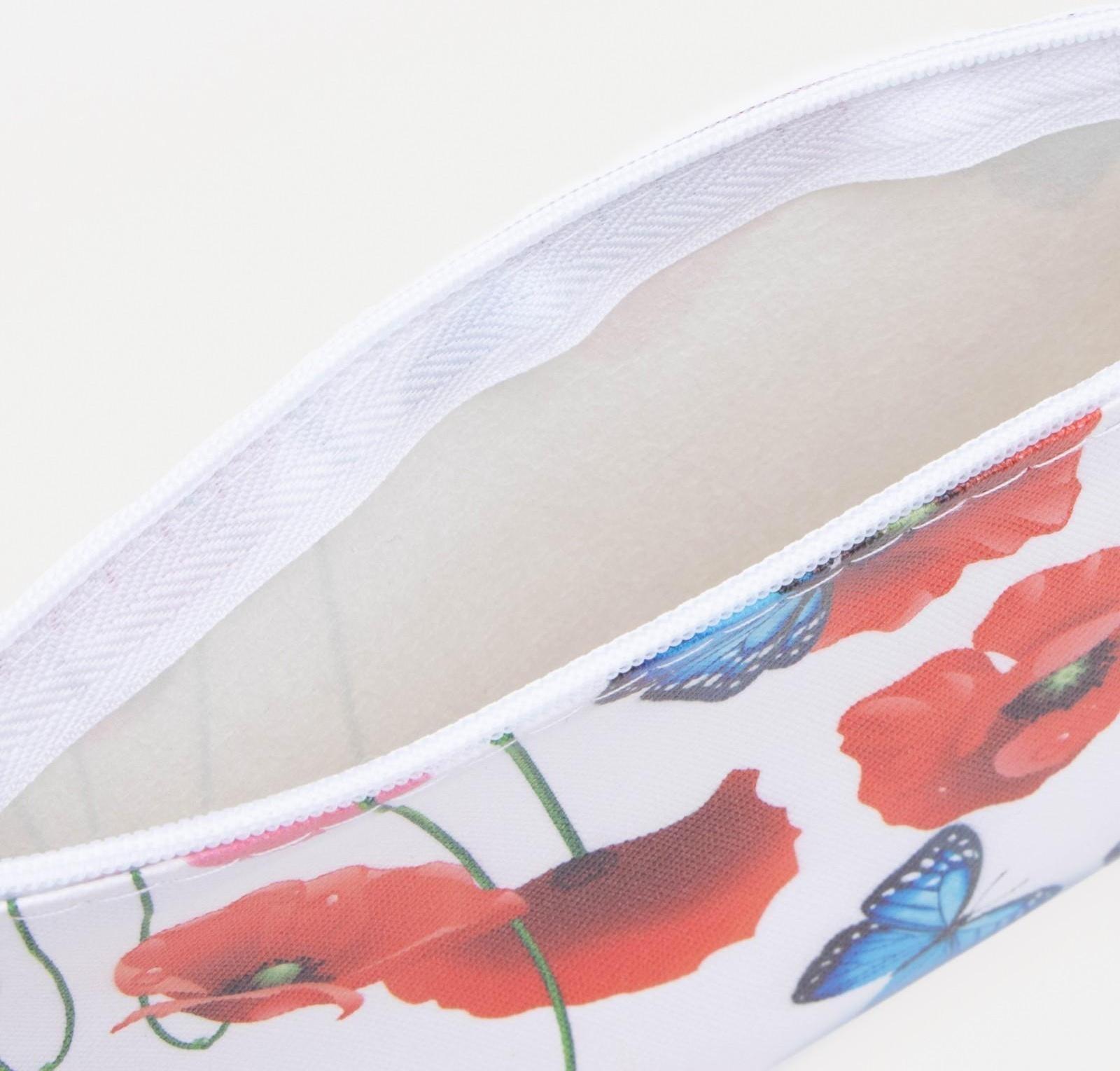 Косметичка на молнии, цвет белый