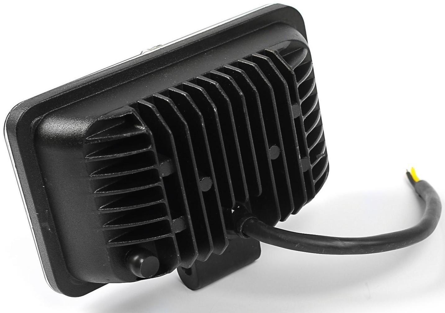 Противотуманная фара, 12 В, 8 LED, IP67, 6000 К, направленный свет