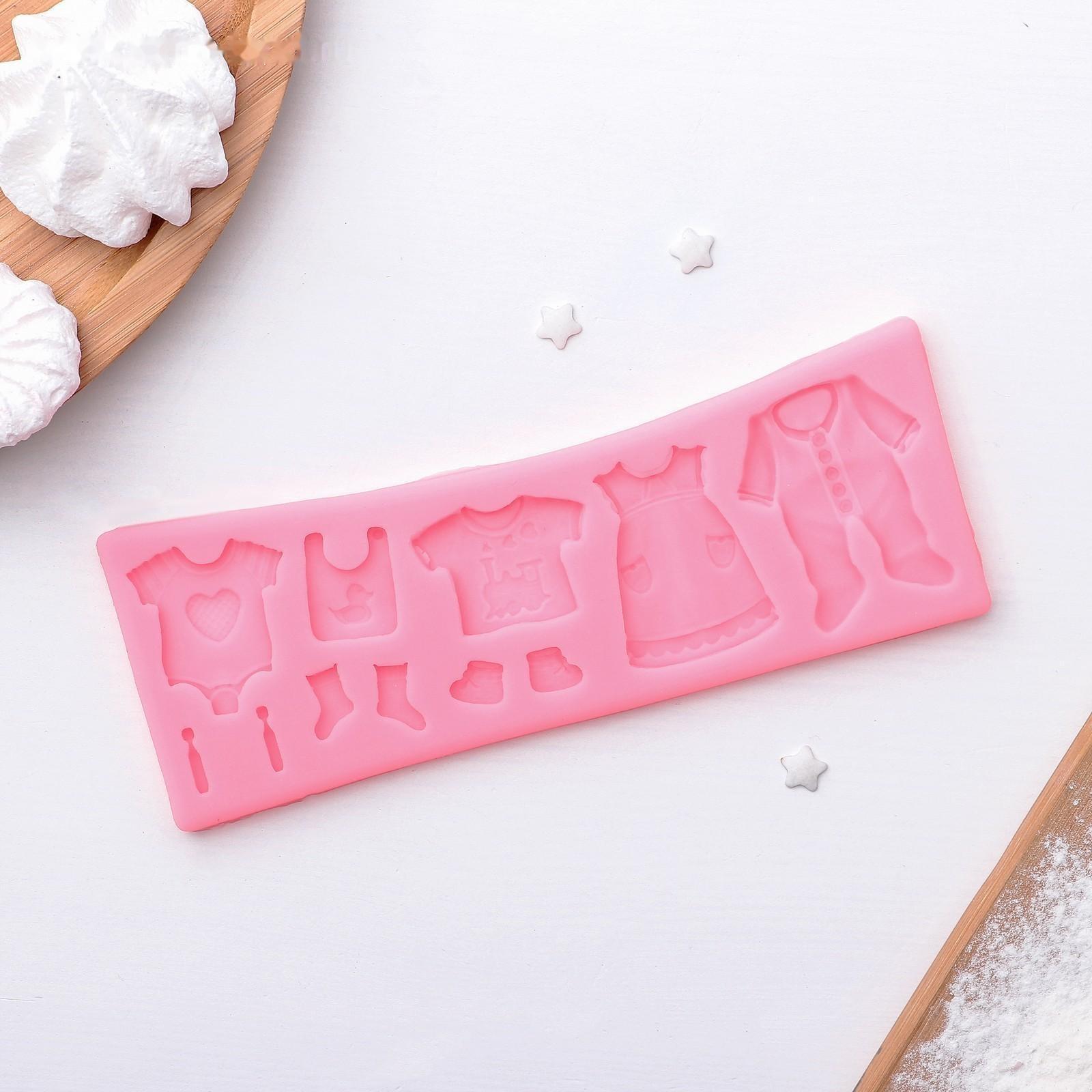 Молд силиконовый «Одежда для ребёночка», 17×6,3 см, цвет МИКС