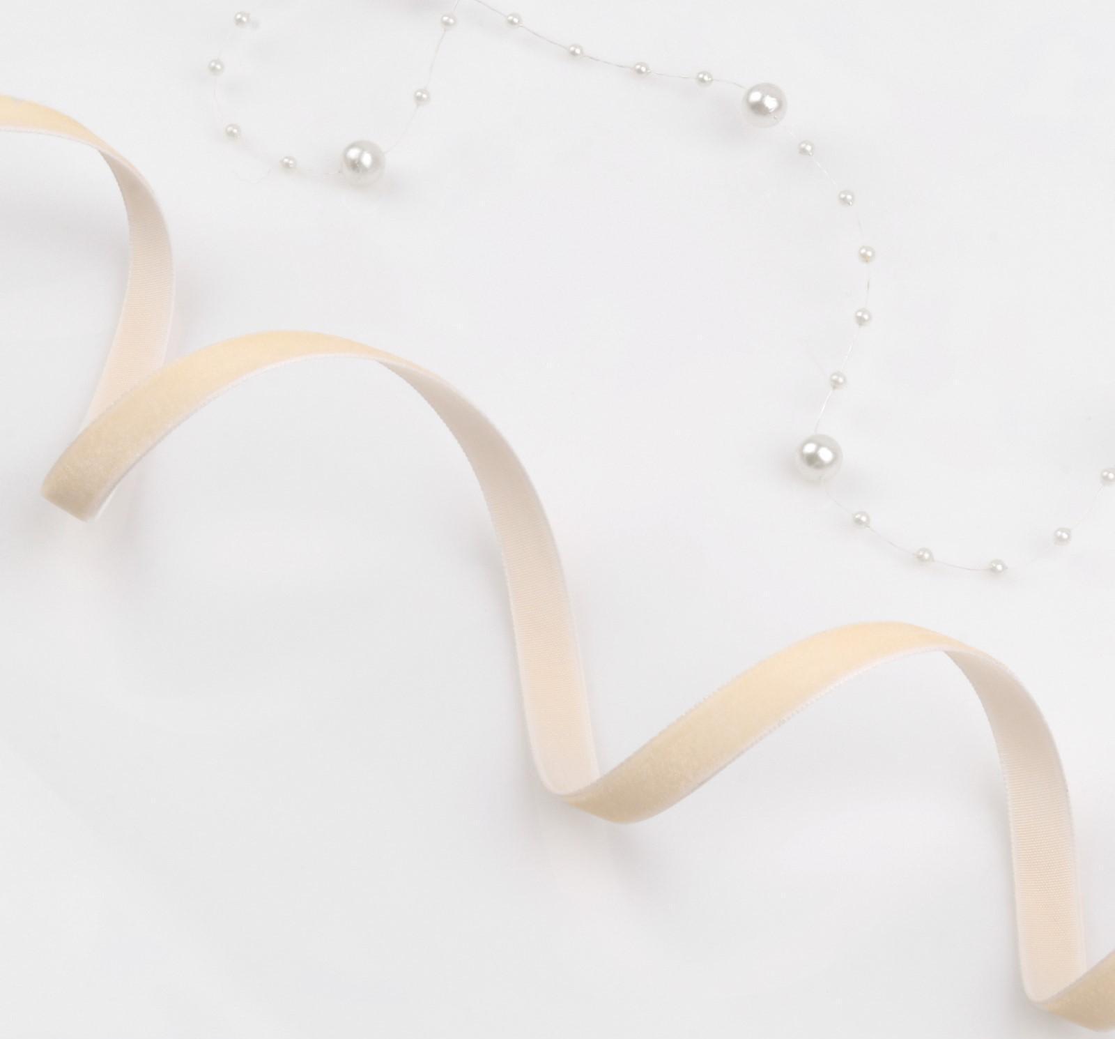 Лента бархатная, 10 мм, 18 ± 1 м, цвет молочный №04