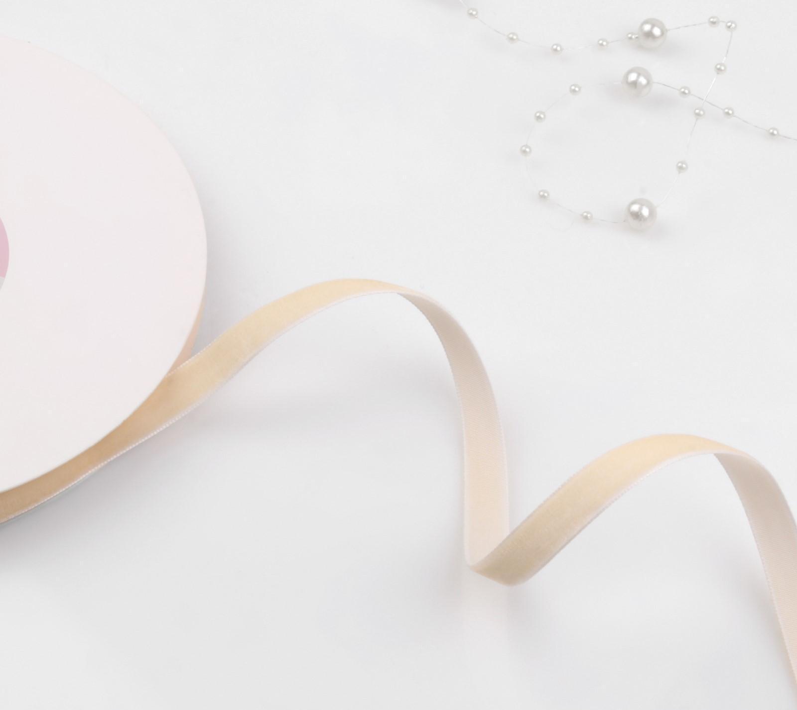 Лента бархатная, 10 мм, 18 ± 1 м, цвет молочный №04