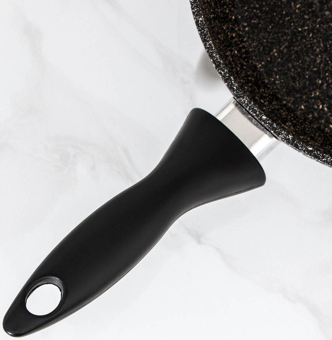 Сковорода «Алёна», d=20 см, пластиковая ручка, антипригарное покрытие, цвет тёмно-серый