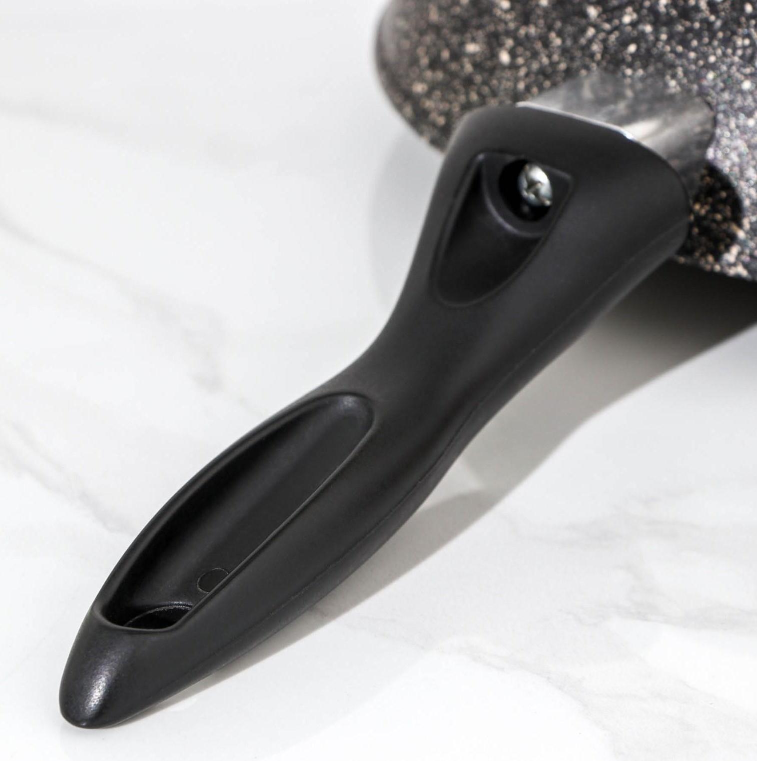 Сковорода «Алёна», d=20 см, пластиковая ручка, антипригарное покрытие, цвет тёмно-серый