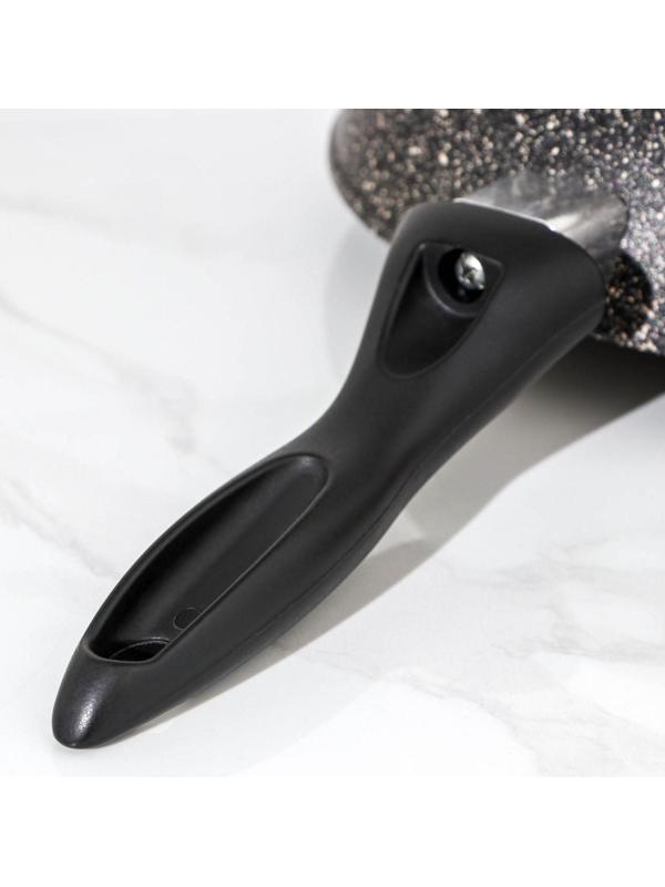 Сковорода «Алёна», d=20 см, пластиковая ручка, антипригарное покрытие, цвет тёмно-серый