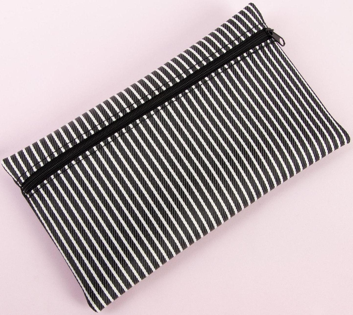 Набор кистей для макияжа «Полоски», 8 предметов, чехол на молнии, цвет белый/чёрный