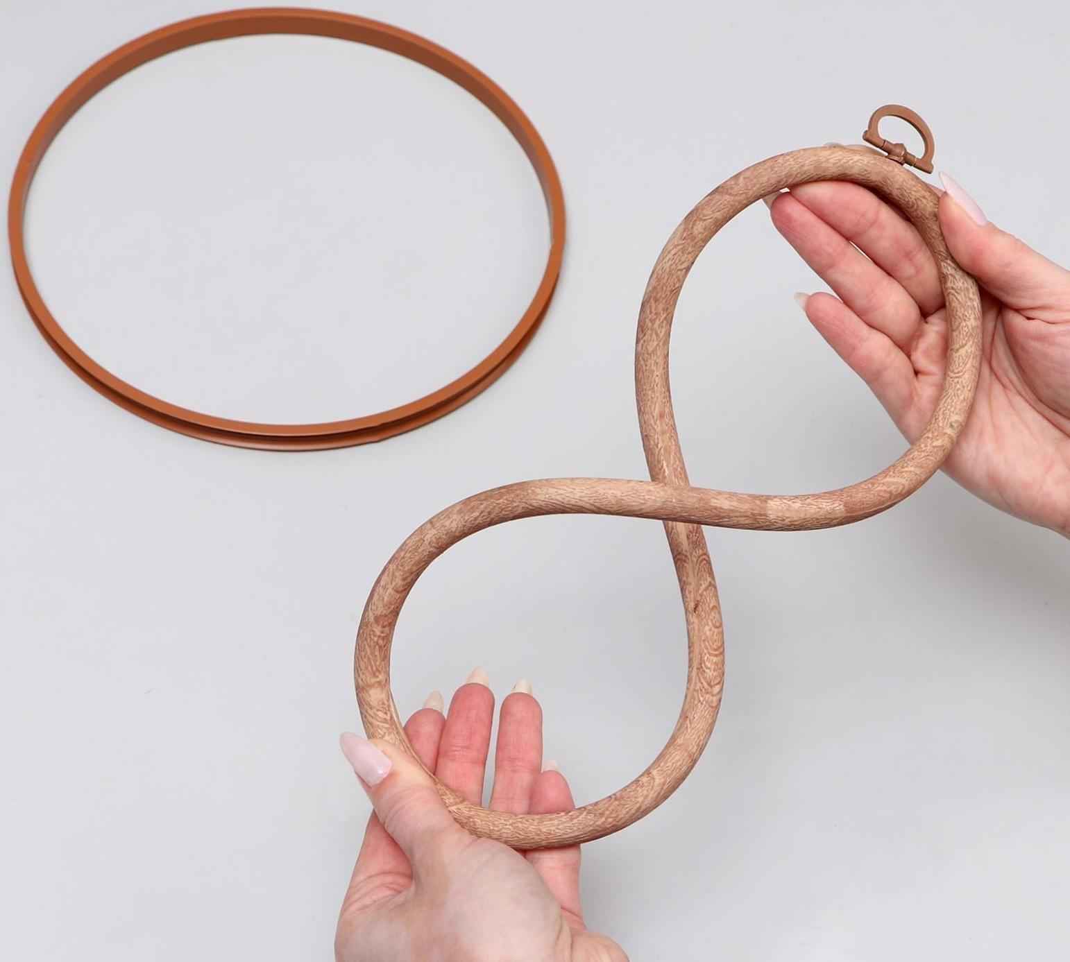 Пяльцы для вышивания, гибкое кольцо, d = 20,5 см, цвет под дерево