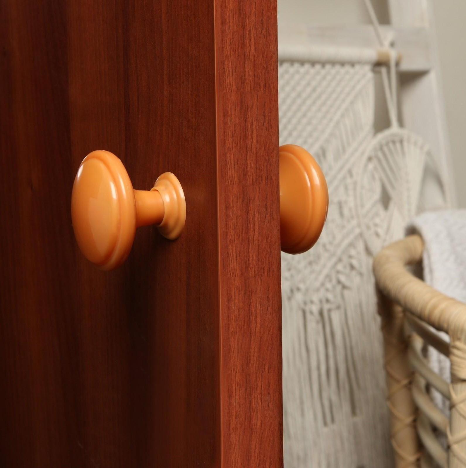 Ручка дверная пластмассовая, d=65, цвет светлое дерево