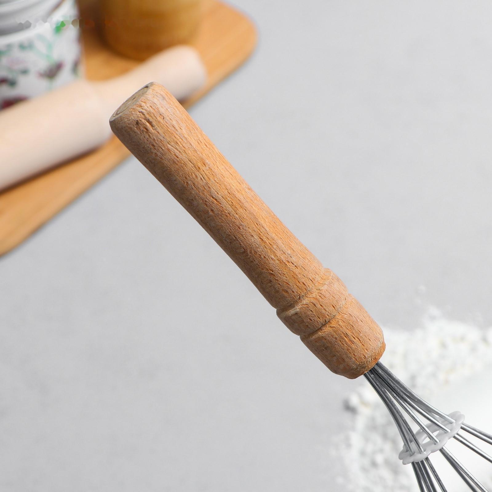 Венчик для взбивания с деревянной ручкой 