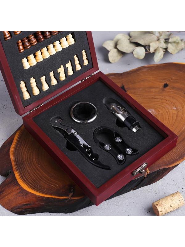 Подарочный набор для вина с шахматами «Золотому человеку»