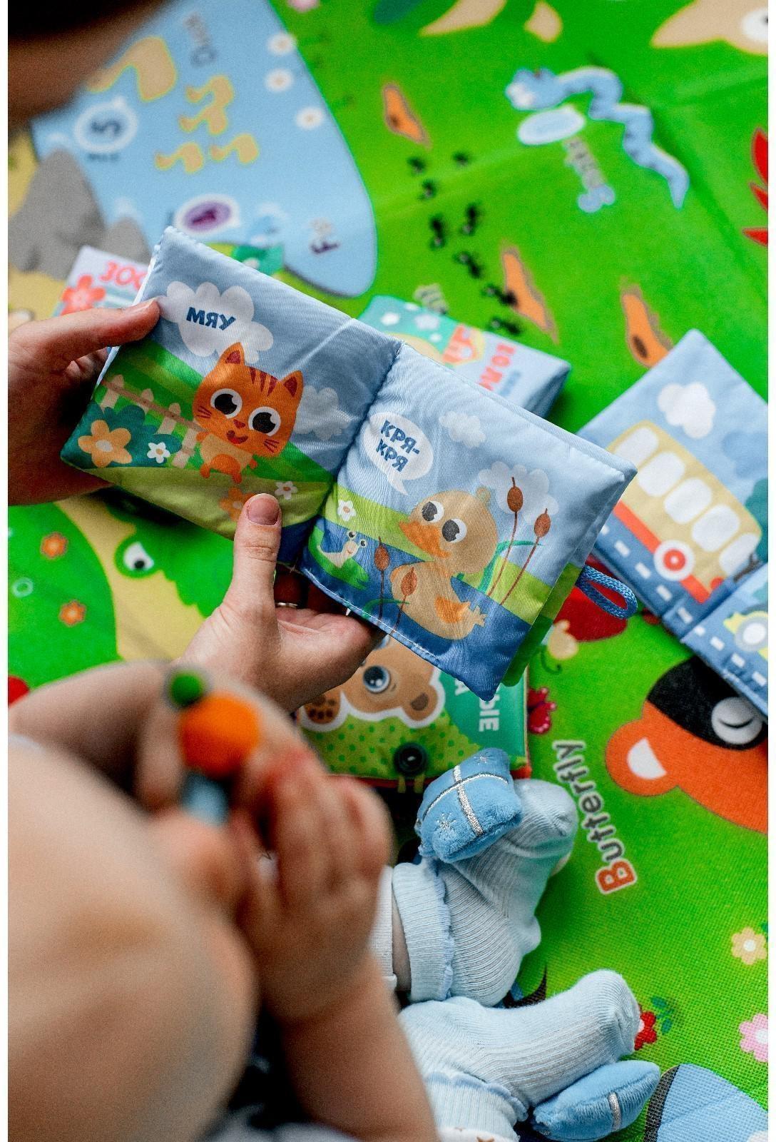 Книжка - шуршалка «Зоопарк», 12*12 см