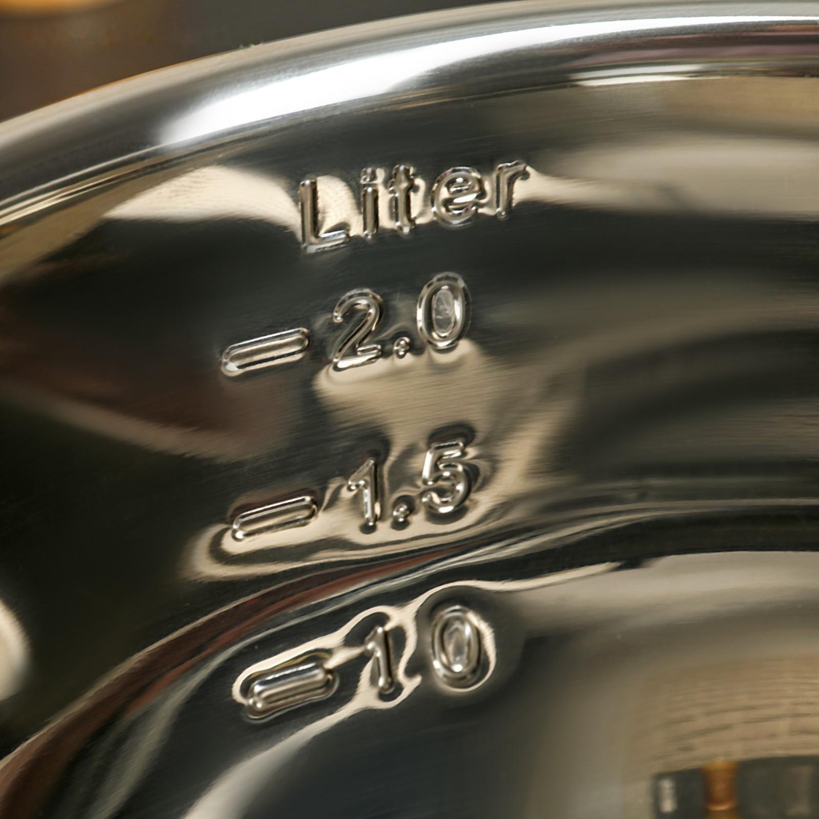 Миска из нержавеющей стали, 2,5 л, 23,5×20,5×11,5 см, с противоскользящим дном и мерной шкалой, силиконовая ручка