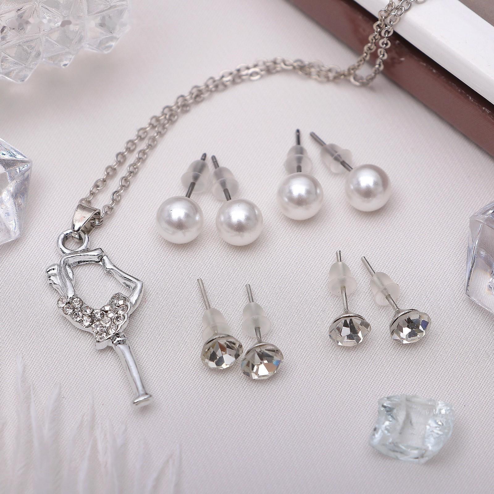 Гарнитур 5 предметов: 4 пары пуссет, кулон 