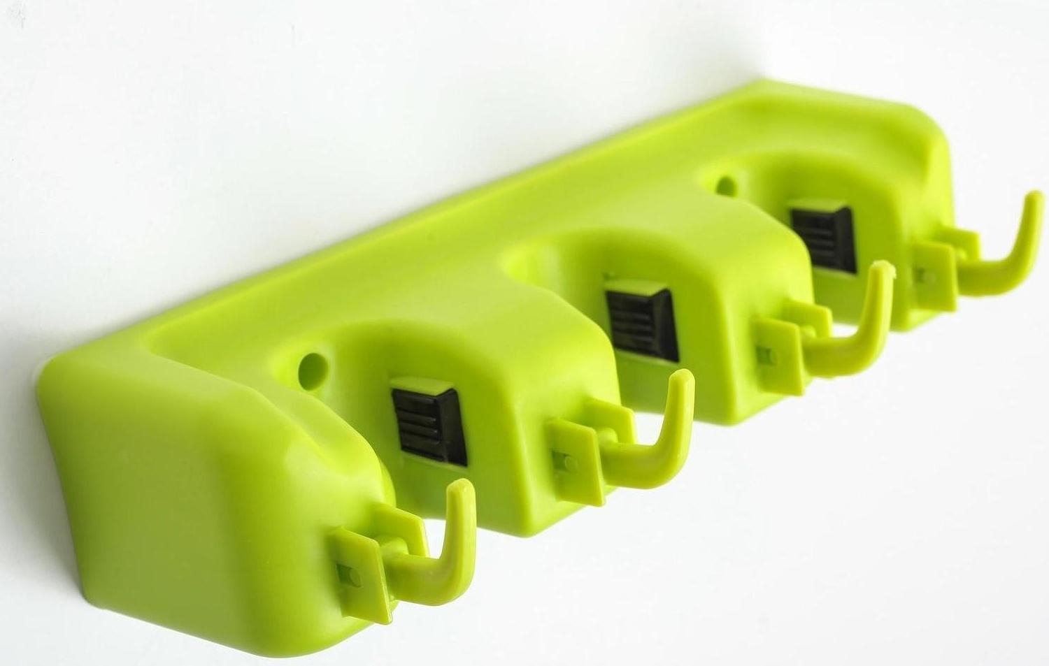 Держатель для уборочного инвентаря с крючками, 26×6×9 см, цвет МИКС