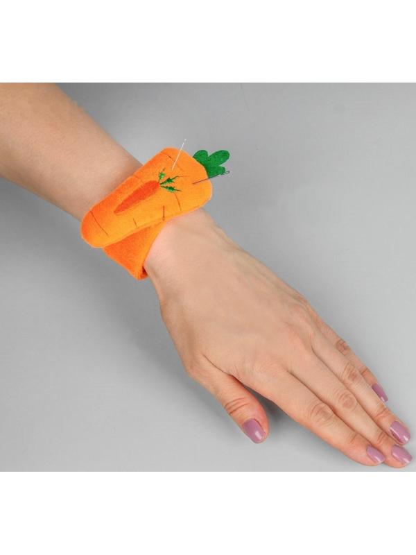 Игольница на браслете «Морковка», 23 × 4,5 см, цвет оранжевый