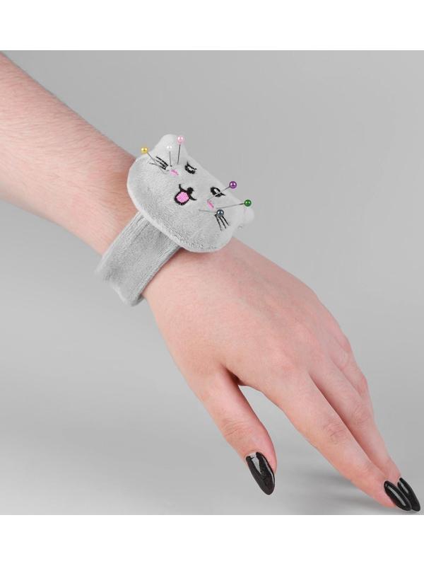Игольница на браслете «Кошка», 23 × 6,5 см, цвет серый