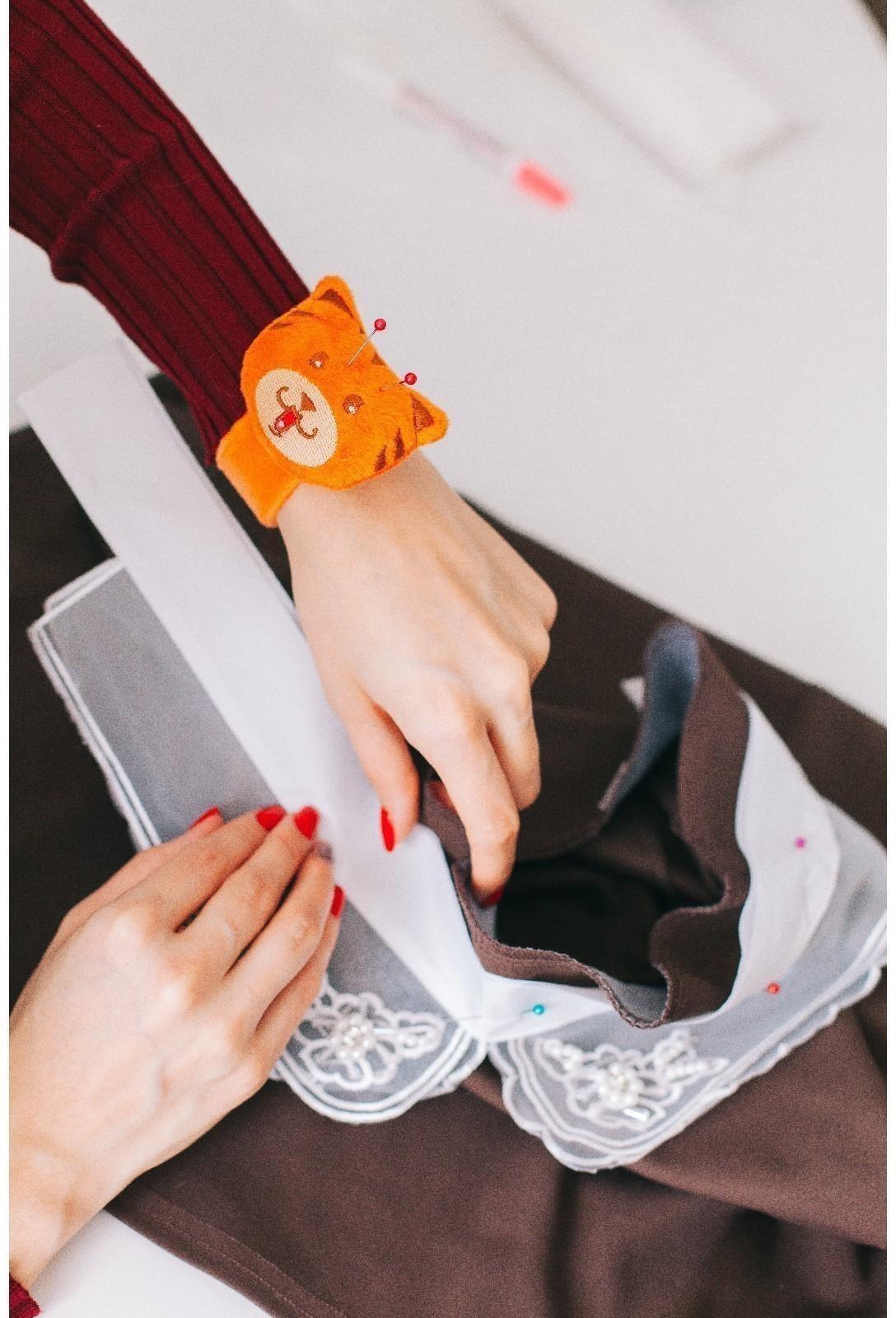 Игольница на браслете «Тигра», 23 × 6,5 см, цвет оранжевый