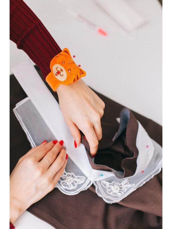 Игольница на браслете «Тигра», 23 × 6,5 см, цвет оранжевый