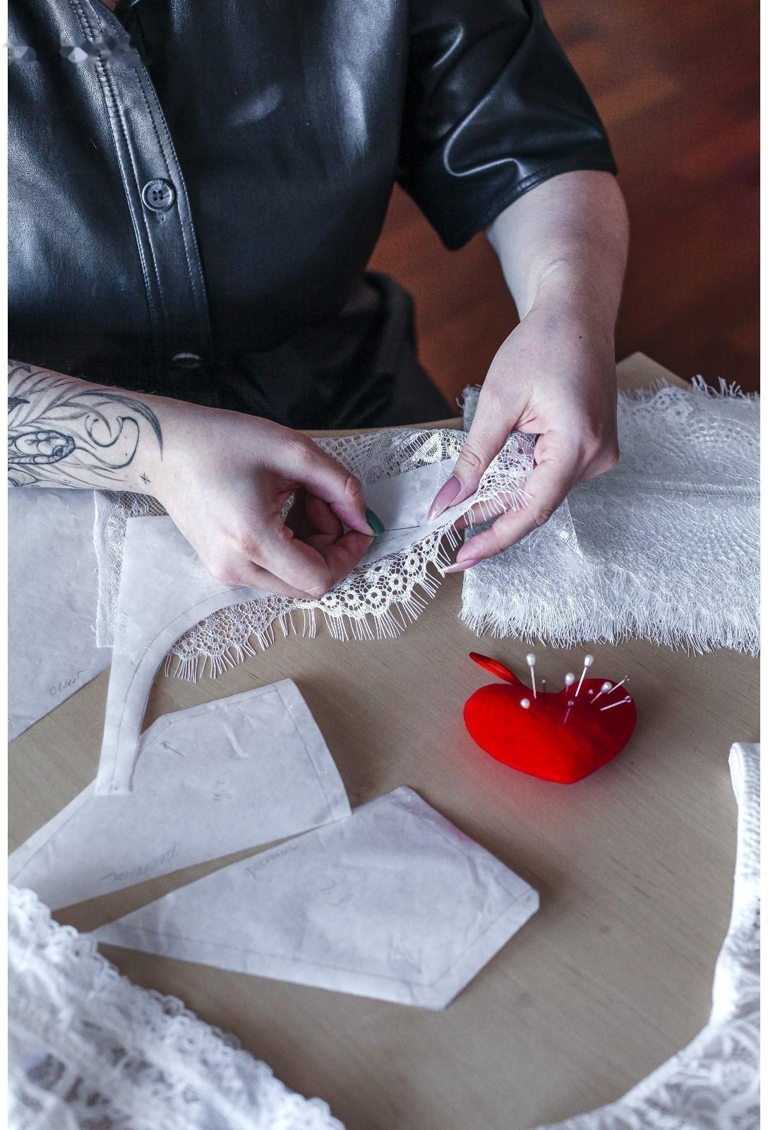 Игольница с петлёй «Сердце», цвет красный