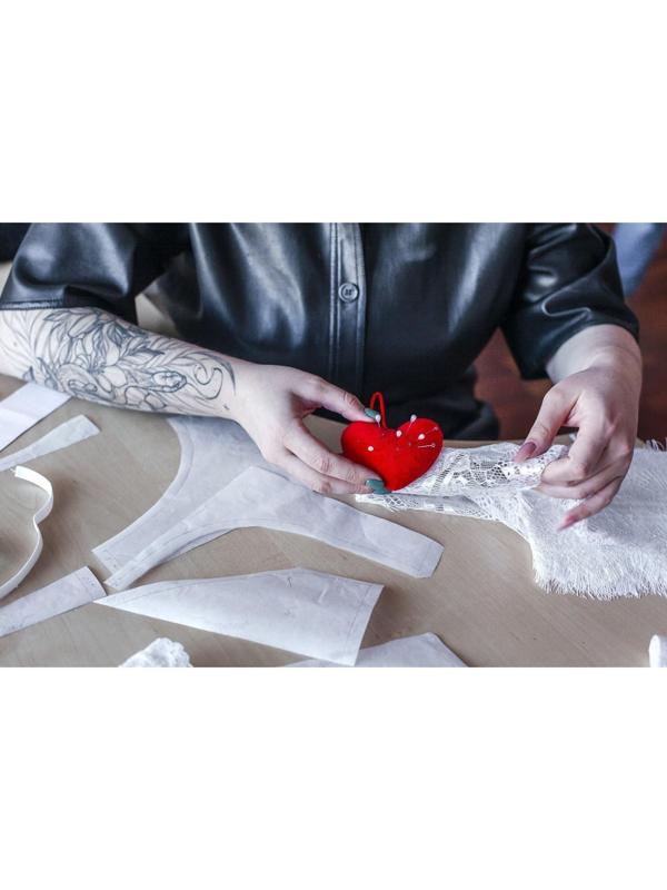 Игольница с петлёй «Сердце», цвет красный