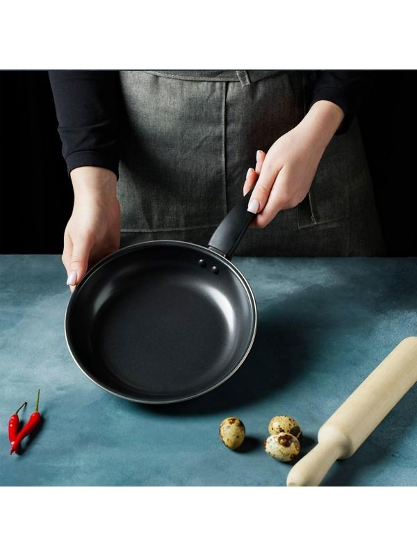 Сковорода «Жаклин», d=20 см, толщина 0,65 мм, пластиковая ручка, антипригарное покрытие, цвет чёрный