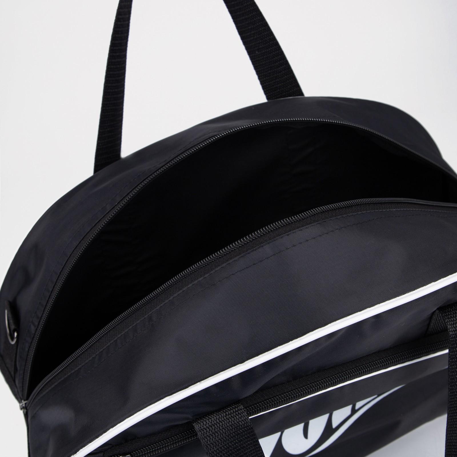 Сумка спортивная на молнии, наружный карман, длинный ремень, цвет чёрный