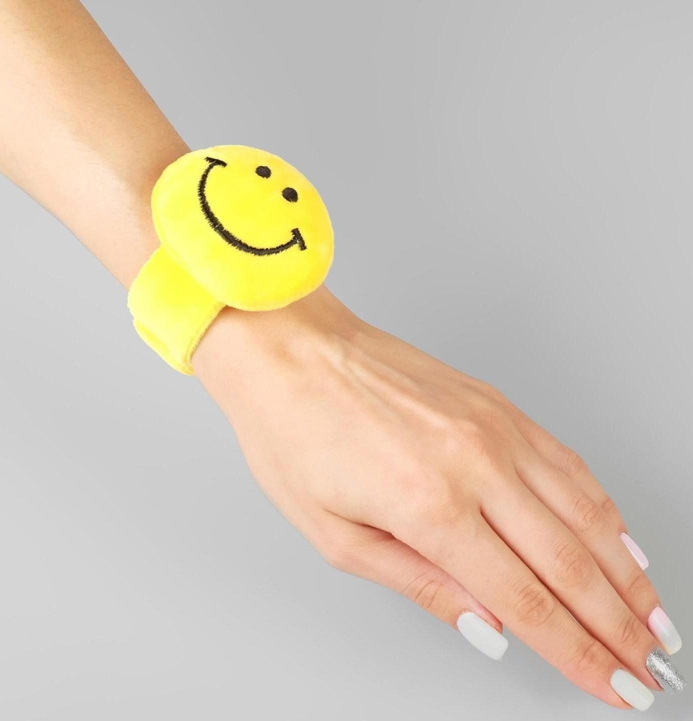 Игольница на браслете «Смайл», 23 × 6,5 см, цвет жёлтый