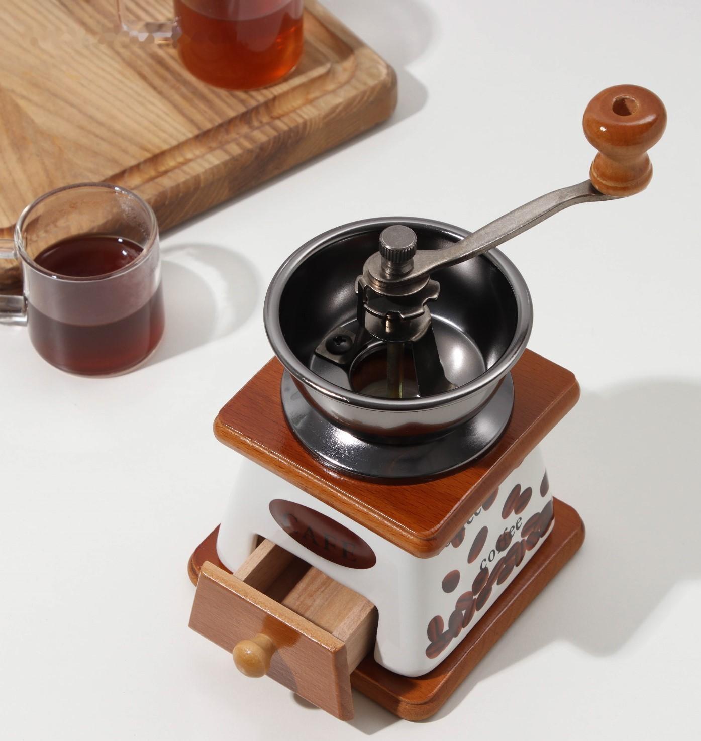 Кофемолка с ручкой «Кофе», 10×18 см, цвет светлое дерево
