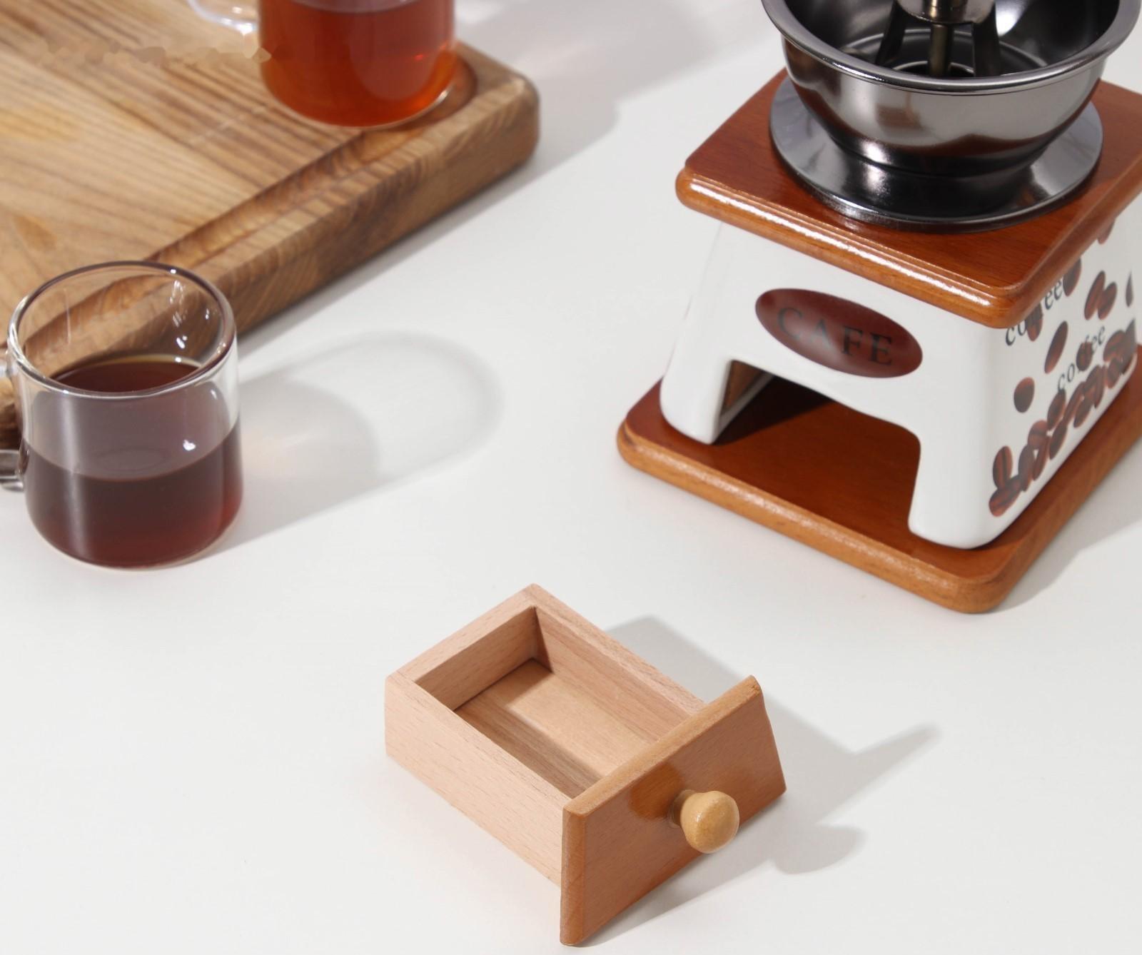 Кофемолка с ручкой «Кофе», 10×18 см, цвет светлое дерево