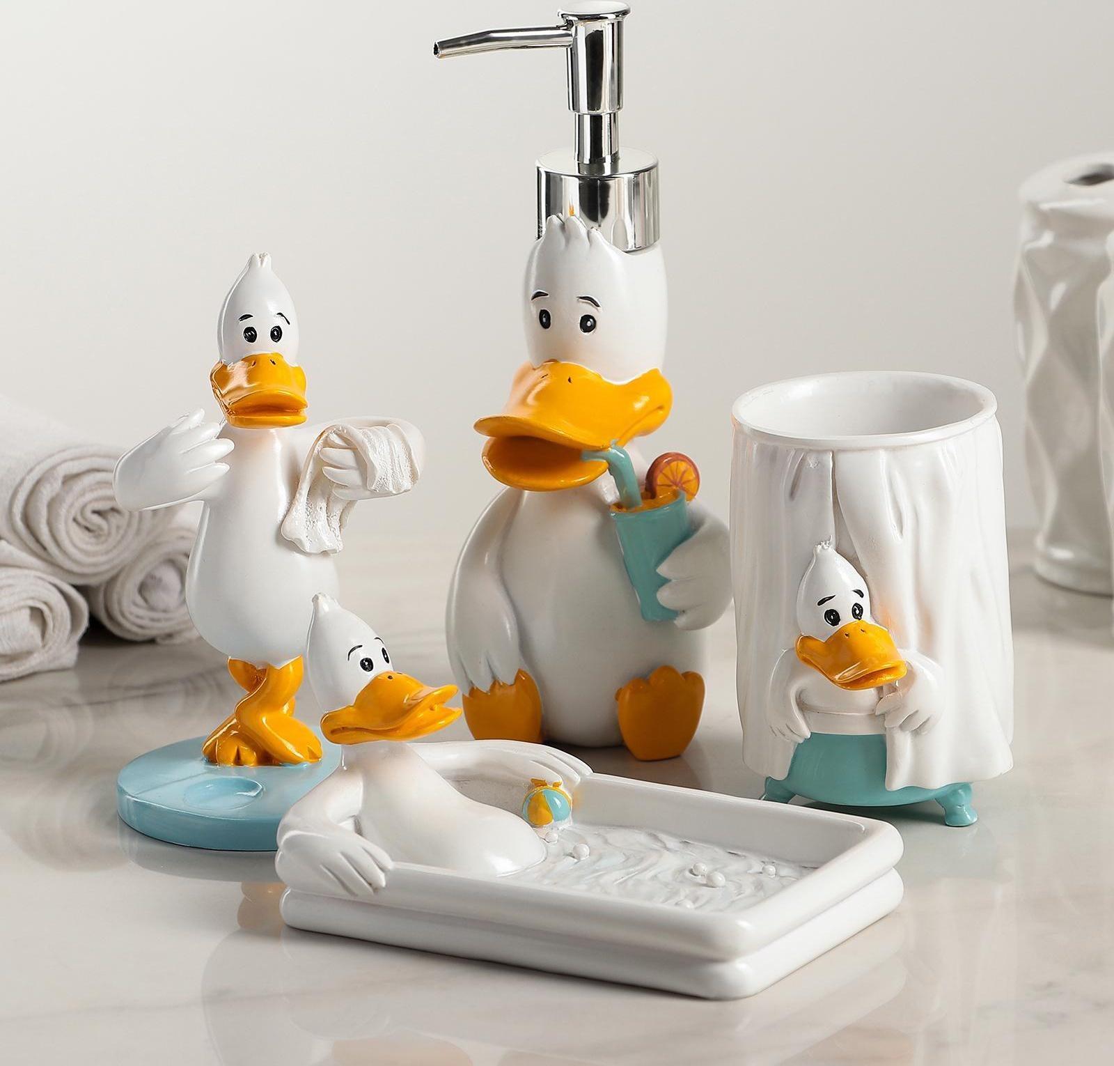 Набор аксессуаров для ванной комнаты «Утиные истории», 4 предмета (дозатор 200 мл, мыльница, стакан, подставка для щёток)