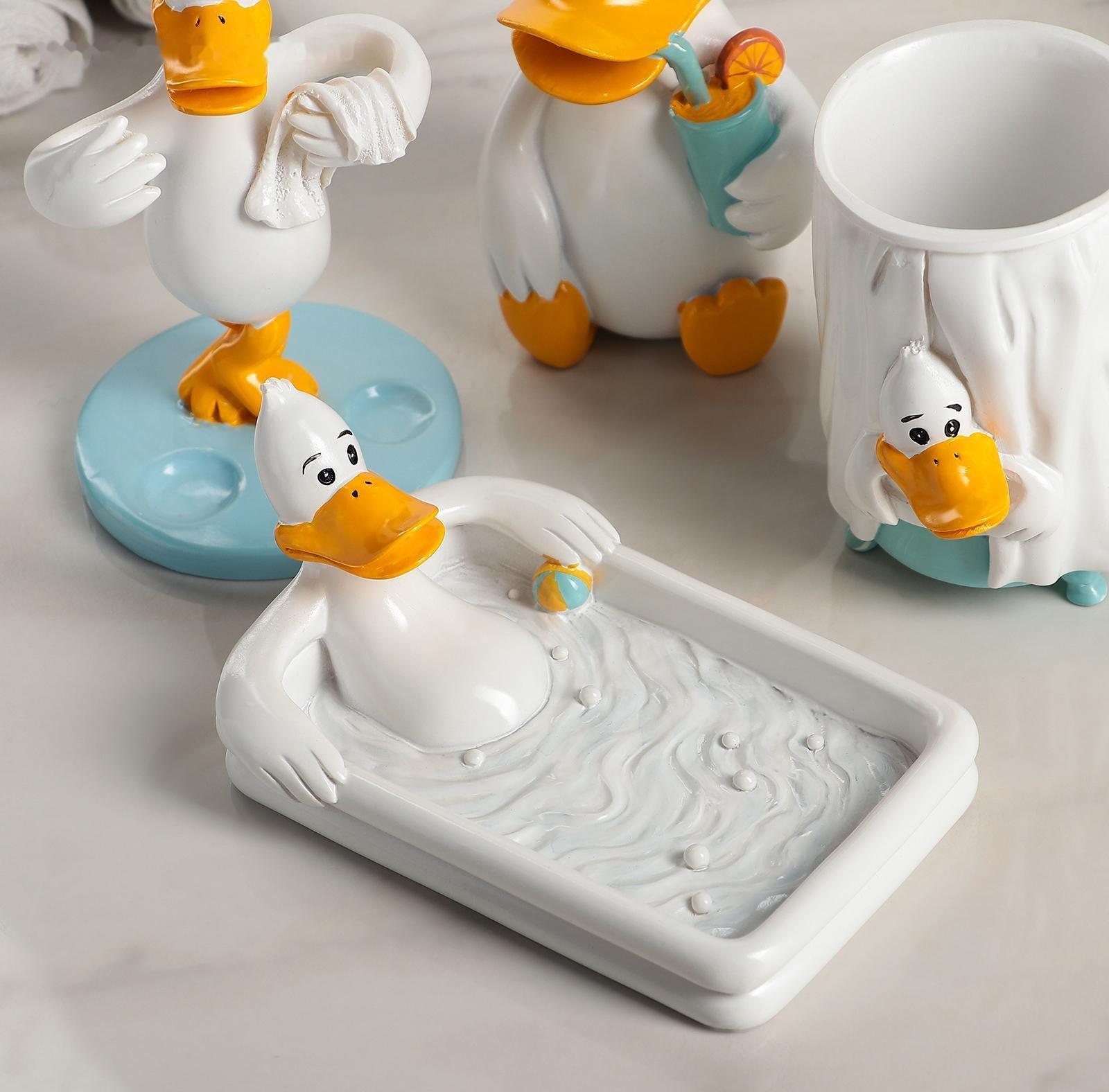 Набор аксессуаров для ванной комнаты «Утиные истории», 4 предмета (дозатор 200 мл, мыльница, стакан, подставка для щёток)