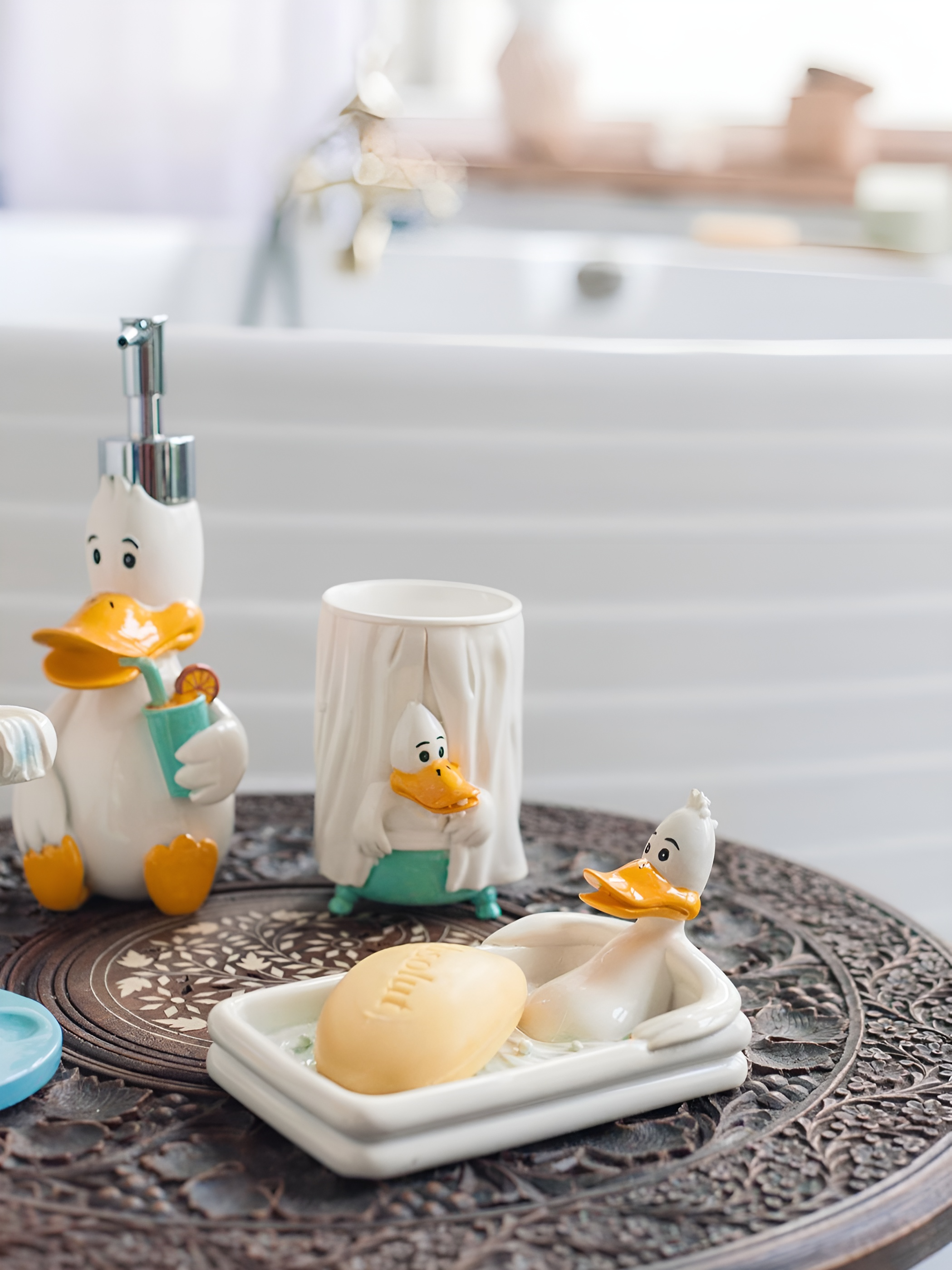 Набор аксессуаров для ванной комнаты «Утиные истории», 4 предмета (дозатор 200 мл, мыльница, стакан, подставка для щёток)