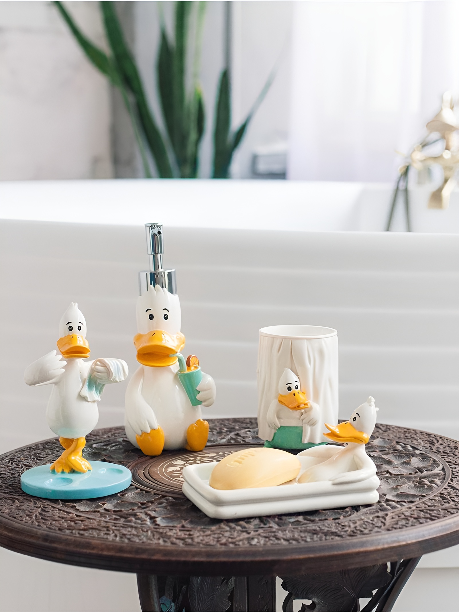 Набор аксессуаров для ванной комнаты «Утиные истории», 4 предмета (дозатор 200 мл, мыльница, стакан, подставка для щёток)