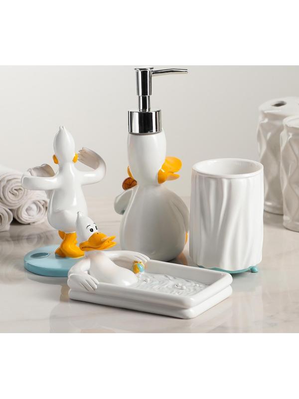 Набор аксессуаров для ванной комнаты «Утиные истории», 4 предмета (дозатор 200 мл, мыльница, стакан, подставка для щёток)