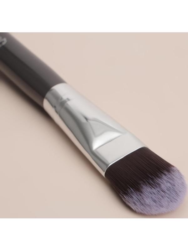 Кисть для макияжа «Brush GRAPHITE», 17 см, цвет тёмно-серый/серебристый