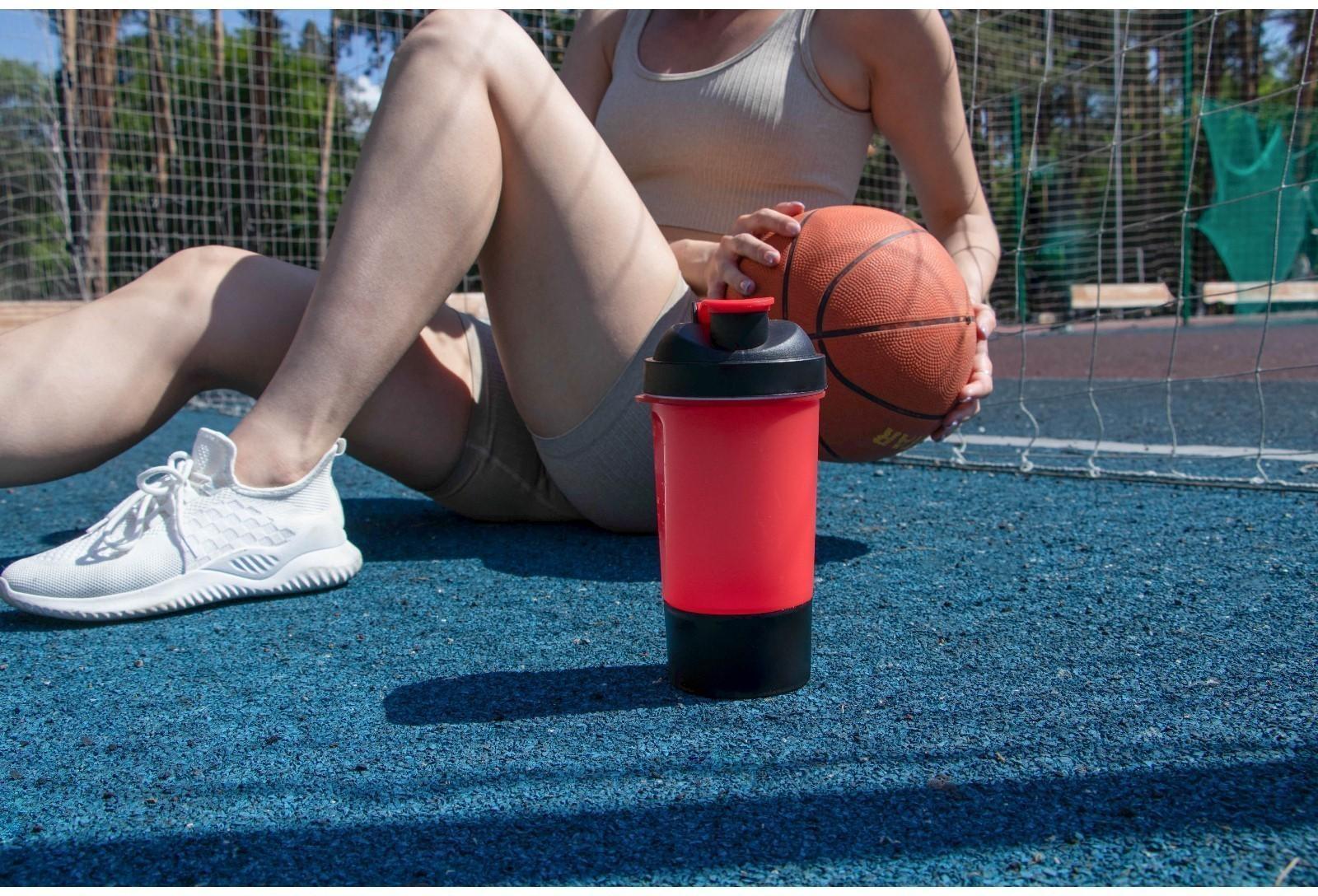Шейкер спортивный с чашей под протеин, красно-чёрный, 500 мл