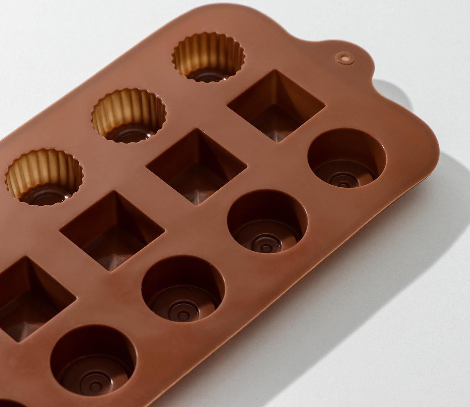 Форма для льда и кондитерских украшений Доляна «Кружочки, квадратики», 21,5×10,4 см, 15 ячеек, цвет МИКС