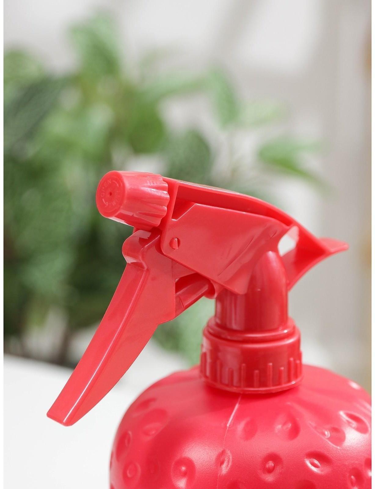 Пульверизатор «Клубничка», 500 мл, цвет красный